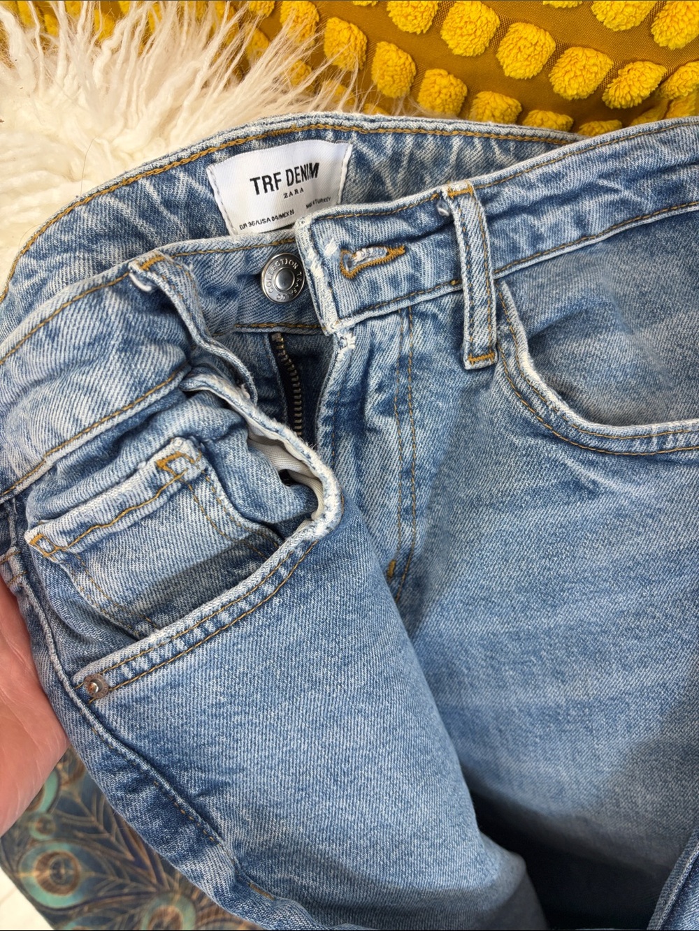Classic Light Blue Women’s High-Rise Jeans Zara size 4